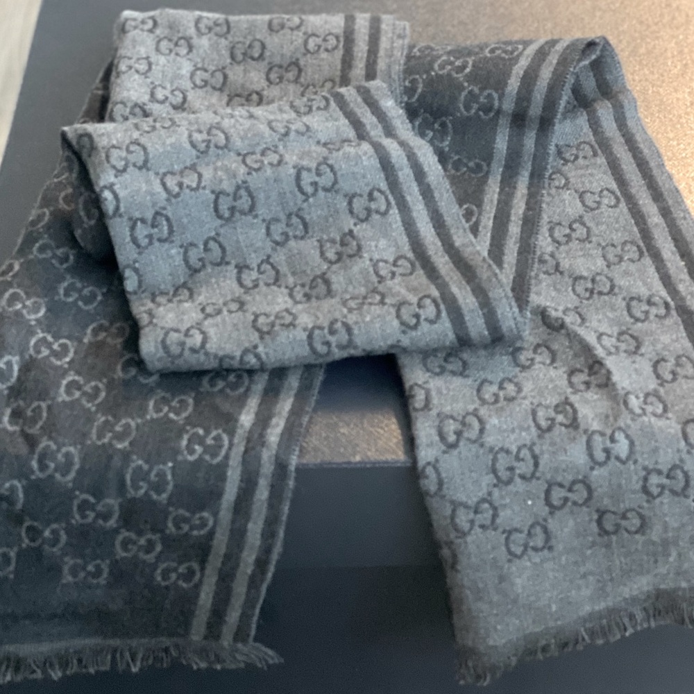 Gucci scarve